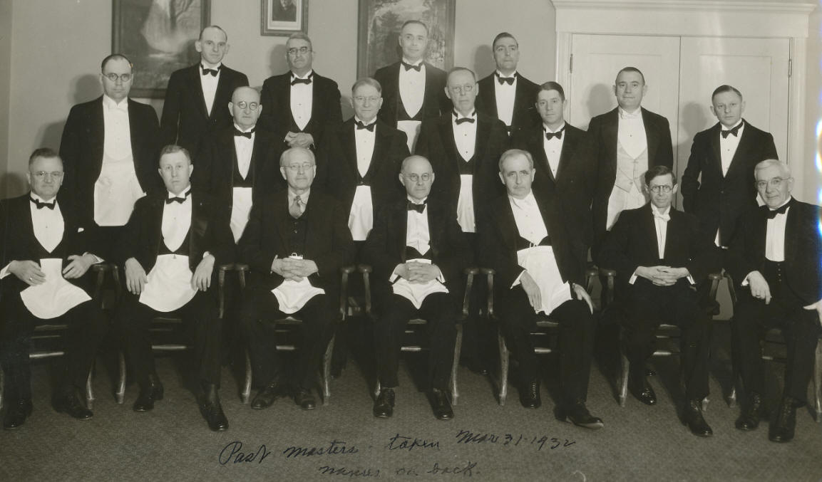 pm 1932