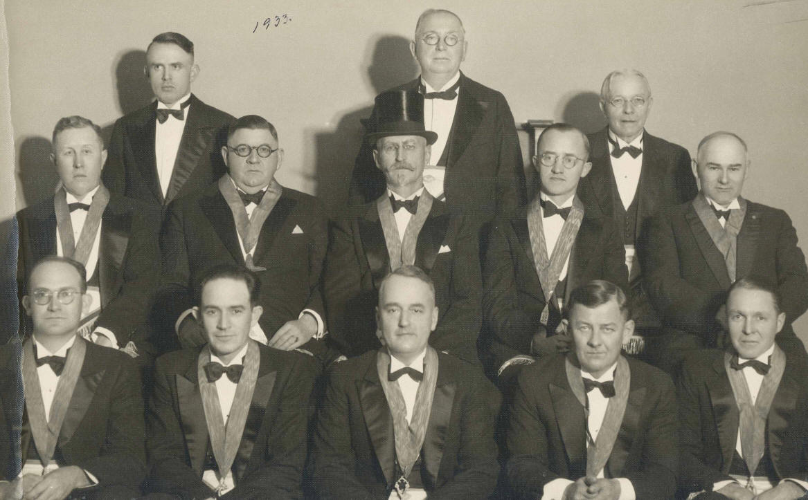 1933