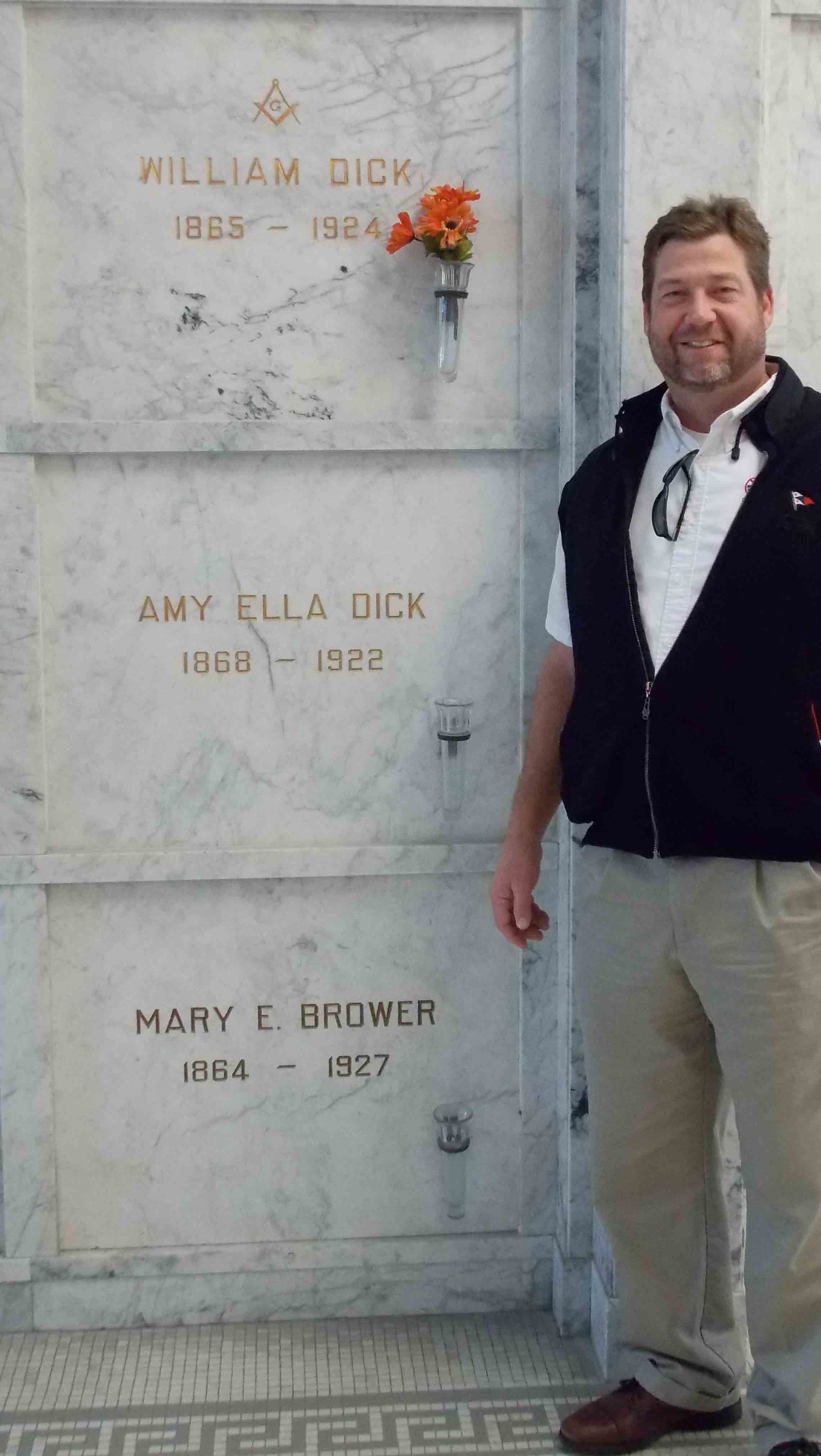 MIchael Dick at GG Grandfather tomb